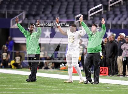 Thumbnail 3 in DeSoto vs. Cedar Hill (UIL 6A Regional Final) photogallery.