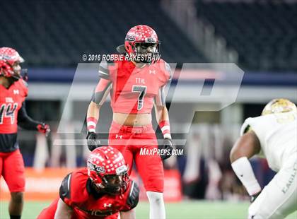 Thumbnail 2 in DeSoto vs. Cedar Hill (UIL 6A Regional Final) photogallery.