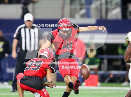 Thumbnail 1 in DeSoto vs. Cedar Hill (UIL 6A Regional Final) photogallery.