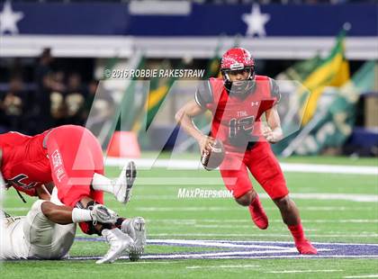 Thumbnail 1 in DeSoto vs. Cedar Hill (UIL 6A Regional Final) photogallery.