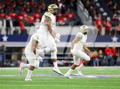 Thumbnail 1 in DeSoto vs. Cedar Hill (UIL 6A Regional Final) photogallery.