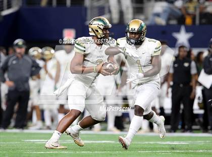 Thumbnail 1 in DeSoto vs. Cedar Hill (UIL 6A Regional Final) photogallery.