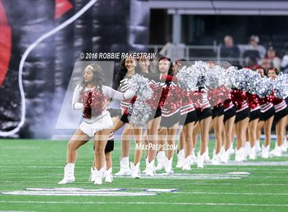 Thumbnail 2 in DeSoto vs. Cedar Hill (UIL 6A Regional Final) photogallery.