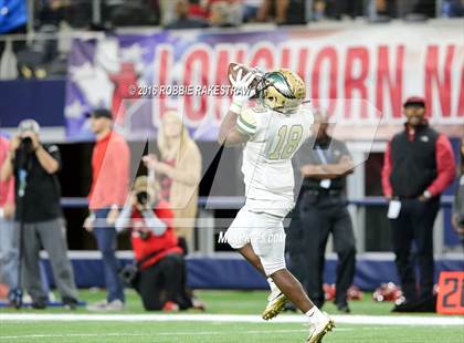 Thumbnail 1 in DeSoto vs. Cedar Hill (UIL 6A Regional Final) photogallery.
