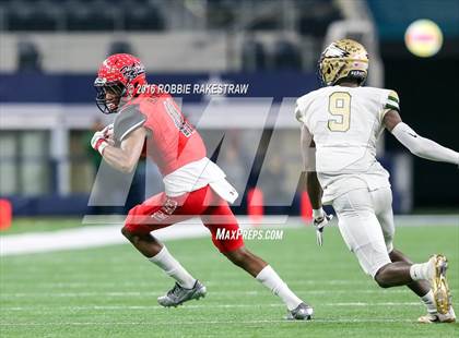 Thumbnail 1 in DeSoto vs. Cedar Hill (UIL 6A Regional Final) photogallery.