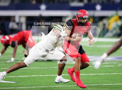 Thumbnail 3 in DeSoto vs. Cedar Hill (UIL 6A Regional Final) photogallery.