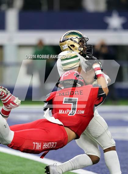Thumbnail 3 in DeSoto vs. Cedar Hill (UIL 6A Regional Final) photogallery.