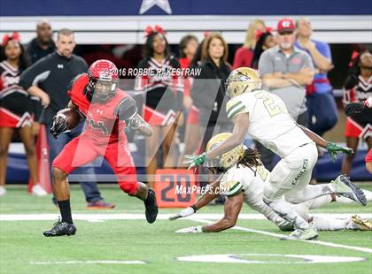 Thumbnail 1 in DeSoto vs. Cedar Hill (UIL 6A Regional Final) photogallery.
