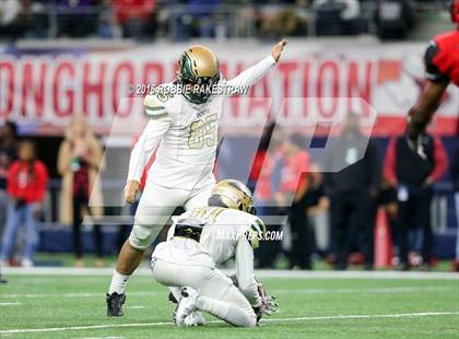 Thumbnail 3 in DeSoto vs. Cedar Hill (UIL 6A Regional Final) photogallery.
