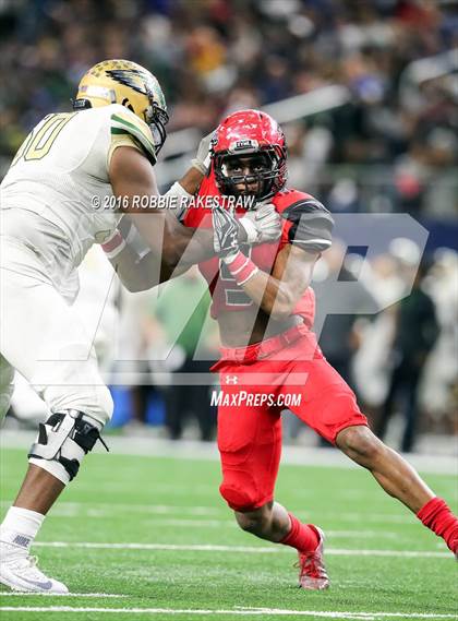 Thumbnail 3 in DeSoto vs. Cedar Hill (UIL 6A Regional Final) photogallery.
