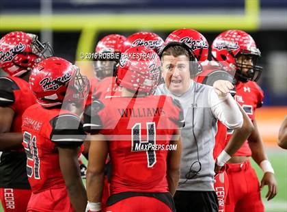 Thumbnail 3 in DeSoto vs. Cedar Hill (UIL 6A Regional Final) photogallery.