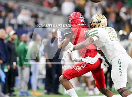 Thumbnail 3 in DeSoto vs. Cedar Hill (UIL 6A Regional Final) photogallery.