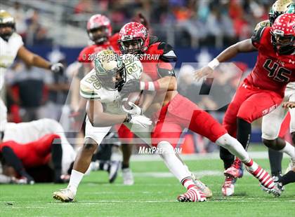 Thumbnail 2 in DeSoto vs. Cedar Hill (UIL 6A Regional Final) photogallery.