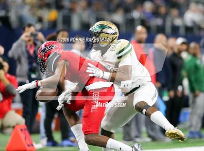 Thumbnail 1 in DeSoto vs. Cedar Hill (UIL 6A Regional Final) photogallery.