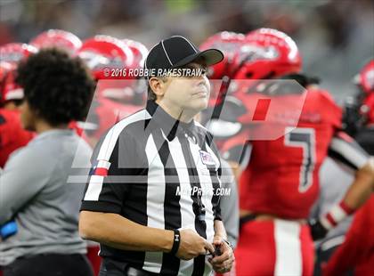 Thumbnail 3 in DeSoto vs. Cedar Hill (UIL 6A Regional Final) photogallery.