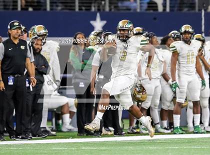 Thumbnail 2 in DeSoto vs. Cedar Hill (UIL 6A Regional Final) photogallery.