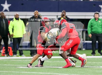 Thumbnail 3 in DeSoto vs. Cedar Hill (UIL 6A Regional Final) photogallery.