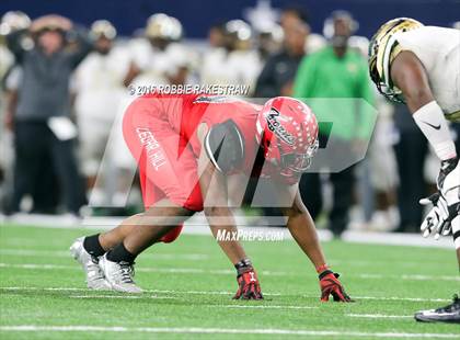 Thumbnail 1 in DeSoto vs. Cedar Hill (UIL 6A Regional Final) photogallery.