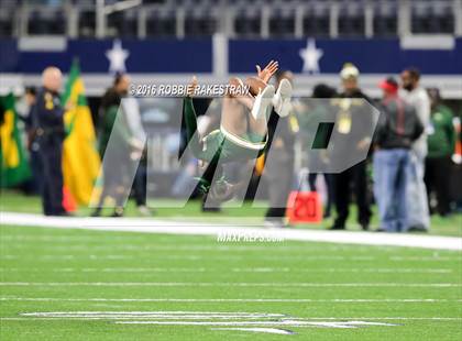 Thumbnail 1 in DeSoto vs. Cedar Hill (UIL 6A Regional Final) photogallery.