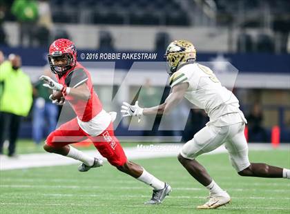 Thumbnail 2 in DeSoto vs. Cedar Hill (UIL 6A Regional Final) photogallery.