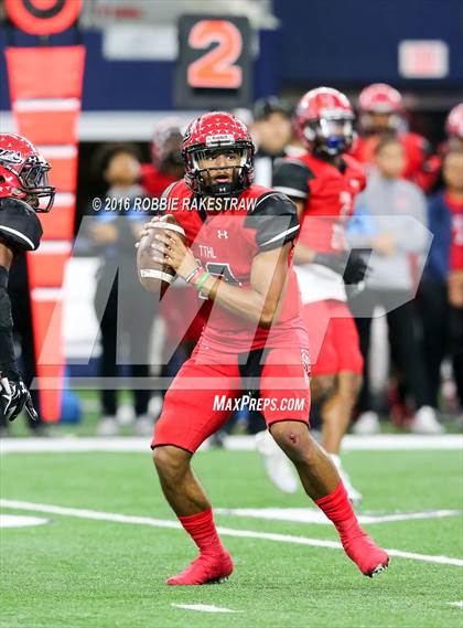 Thumbnail 3 in DeSoto vs. Cedar Hill (UIL 6A Regional Final) photogallery.