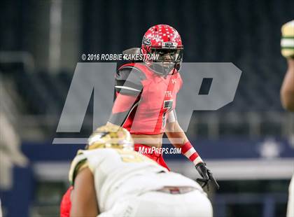 Thumbnail 3 in DeSoto vs. Cedar Hill (UIL 6A Regional Final) photogallery.