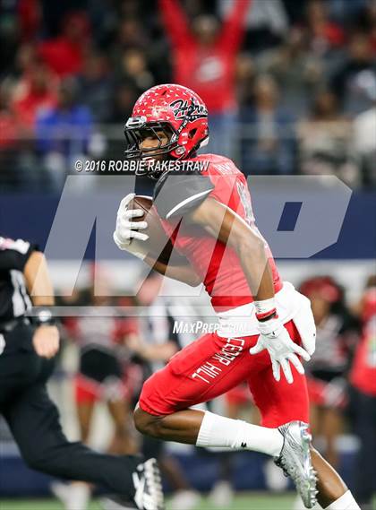 Thumbnail 1 in DeSoto vs. Cedar Hill (UIL 6A Regional Final) photogallery.