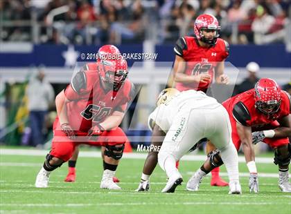 Thumbnail 3 in DeSoto vs. Cedar Hill (UIL 6A Regional Final) photogallery.