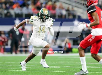 Thumbnail 2 in DeSoto vs. Cedar Hill (UIL 6A Regional Final) photogallery.