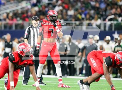 Thumbnail 2 in DeSoto vs. Cedar Hill (UIL 6A Regional Final) photogallery.