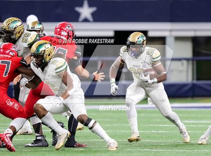 Thumbnail 1 in DeSoto vs. Cedar Hill (UIL 6A Regional Final) photogallery.