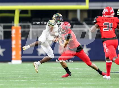 Thumbnail 2 in DeSoto vs. Cedar Hill (UIL 6A Regional Final) photogallery.