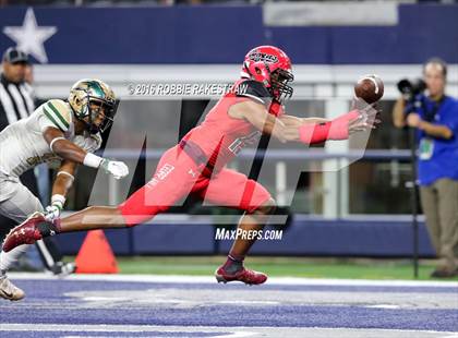 Thumbnail 2 in DeSoto vs. Cedar Hill (UIL 6A Regional Final) photogallery.