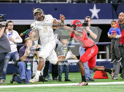 Thumbnail 3 in DeSoto vs. Cedar Hill (UIL 6A Regional Final) photogallery.