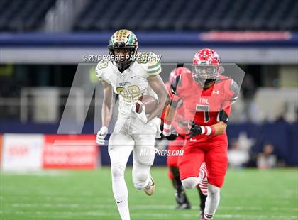 Thumbnail 3 in DeSoto vs. Cedar Hill (UIL 6A Regional Final) photogallery.