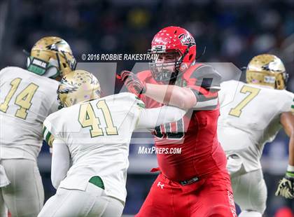 Thumbnail 2 in DeSoto vs. Cedar Hill (UIL 6A Regional Final) photogallery.