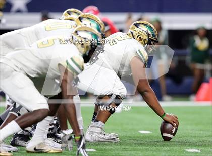 Thumbnail 3 in DeSoto vs. Cedar Hill (UIL 6A Regional Final) photogallery.