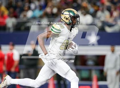 Thumbnail 1 in DeSoto vs. Cedar Hill (UIL 6A Regional Final) photogallery.