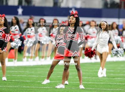 Thumbnail 3 in DeSoto vs. Cedar Hill (UIL 6A Regional Final) photogallery.