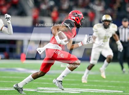 Thumbnail 3 in DeSoto vs. Cedar Hill (UIL 6A Regional Final) photogallery.