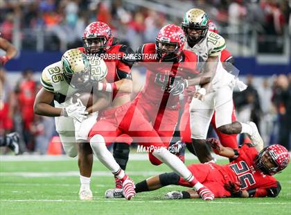 Thumbnail 1 in DeSoto vs. Cedar Hill (UIL 6A Regional Final) photogallery.