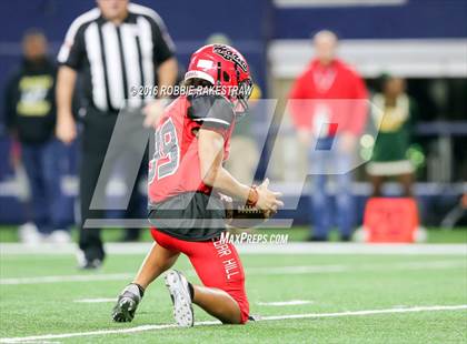 Thumbnail 2 in DeSoto vs. Cedar Hill (UIL 6A Regional Final) photogallery.