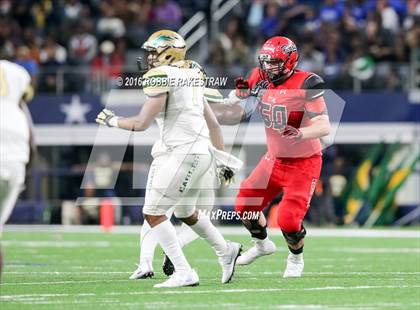Thumbnail 1 in DeSoto vs. Cedar Hill (UIL 6A Regional Final) photogallery.