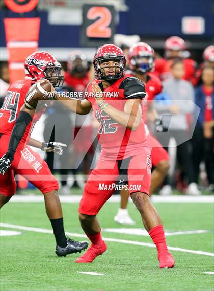 Thumbnail 2 in DeSoto vs. Cedar Hill (UIL 6A Regional Final) photogallery.