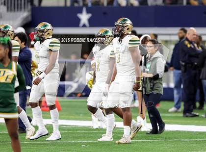 Thumbnail 2 in DeSoto vs. Cedar Hill (UIL 6A Regional Final) photogallery.