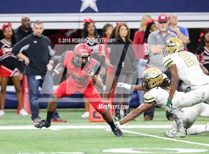 Thumbnail 3 in DeSoto vs. Cedar Hill (UIL 6A Regional Final) photogallery.