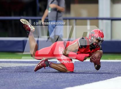 Thumbnail 1 in DeSoto vs. Cedar Hill (UIL 6A Regional Final) photogallery.