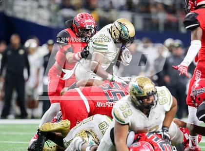 Thumbnail 3 in DeSoto vs. Cedar Hill (UIL 6A Regional Final) photogallery.