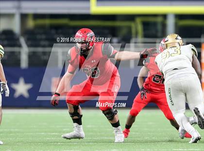 Thumbnail 1 in DeSoto vs. Cedar Hill (UIL 6A Regional Final) photogallery.