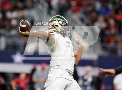 Thumbnail 3 in DeSoto vs. Cedar Hill (UIL 6A Regional Final) photogallery.